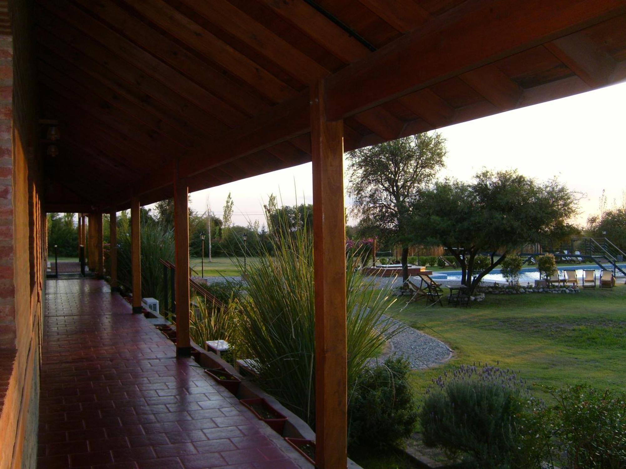 Lauquen Pilmaiquen Y Spa Villa de Merlo Luaran gambar