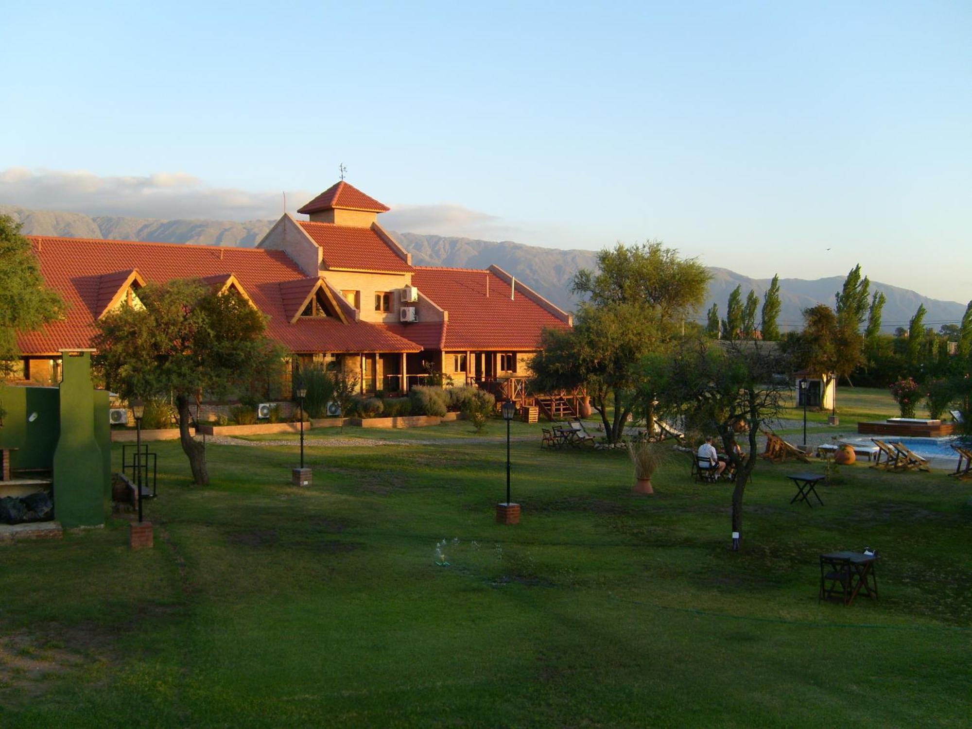 Lauquen Pilmaiquen Y Spa Villa de Merlo Luaran gambar