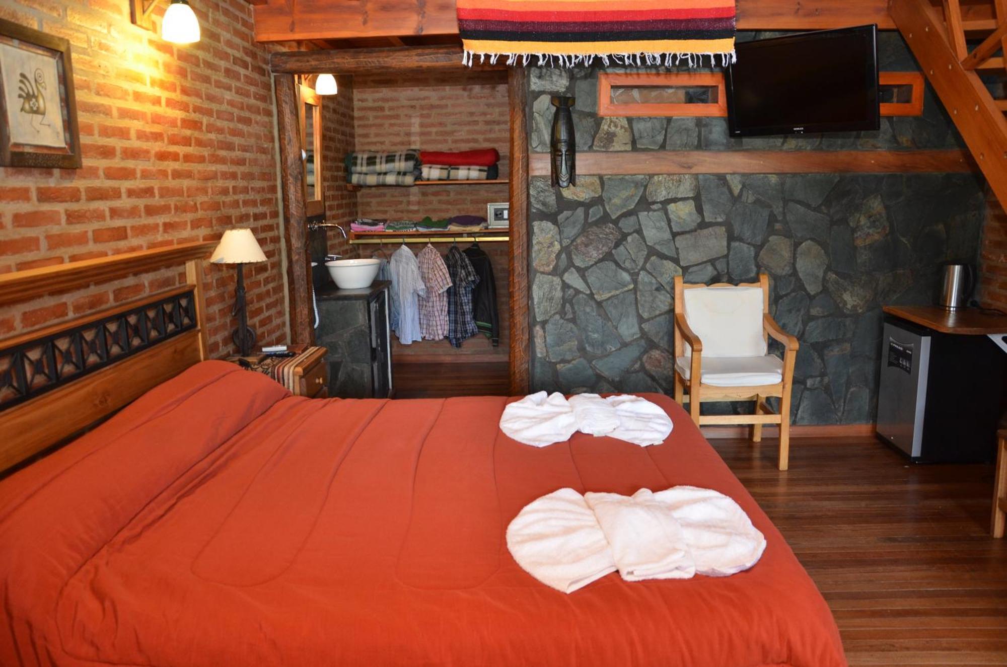 Lauquen Pilmaiquen Y Spa Villa de Merlo Luaran gambar