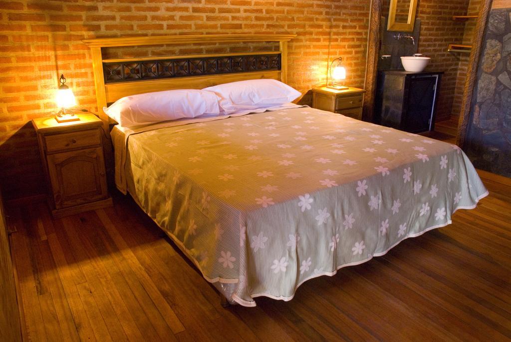 Lauquen Pilmaiquen Y Spa Villa de Merlo Luaran gambar