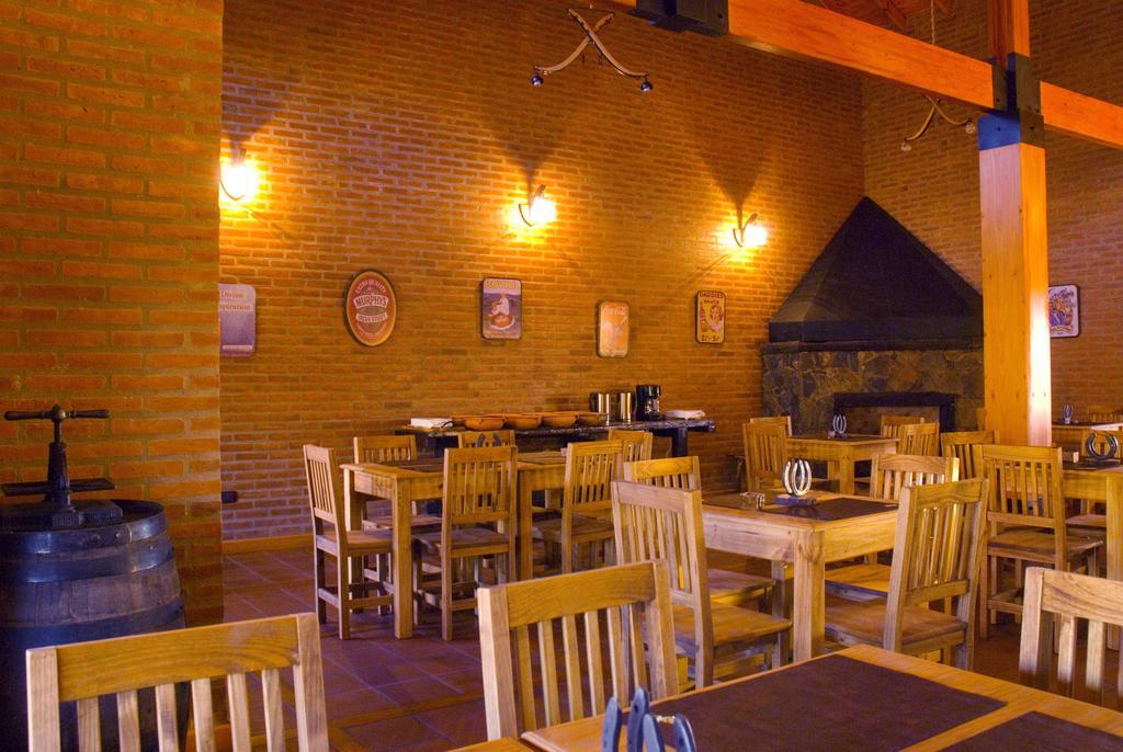 Lauquen Pilmaiquen Y Spa Villa de Merlo Luaran gambar