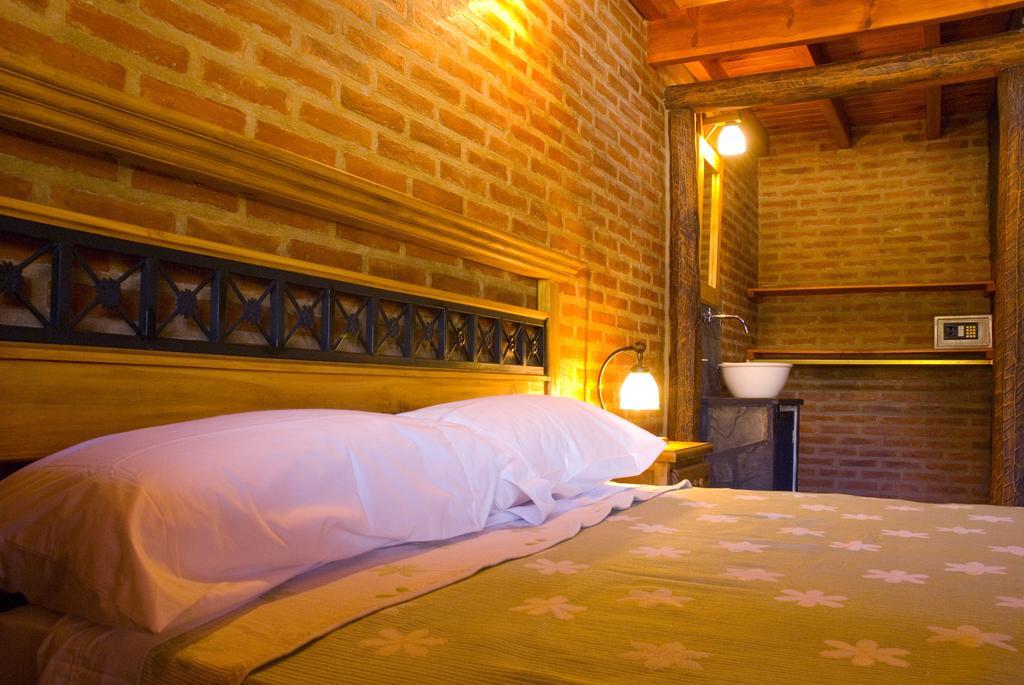 Lauquen Pilmaiquen Y Spa Villa de Merlo Luaran gambar